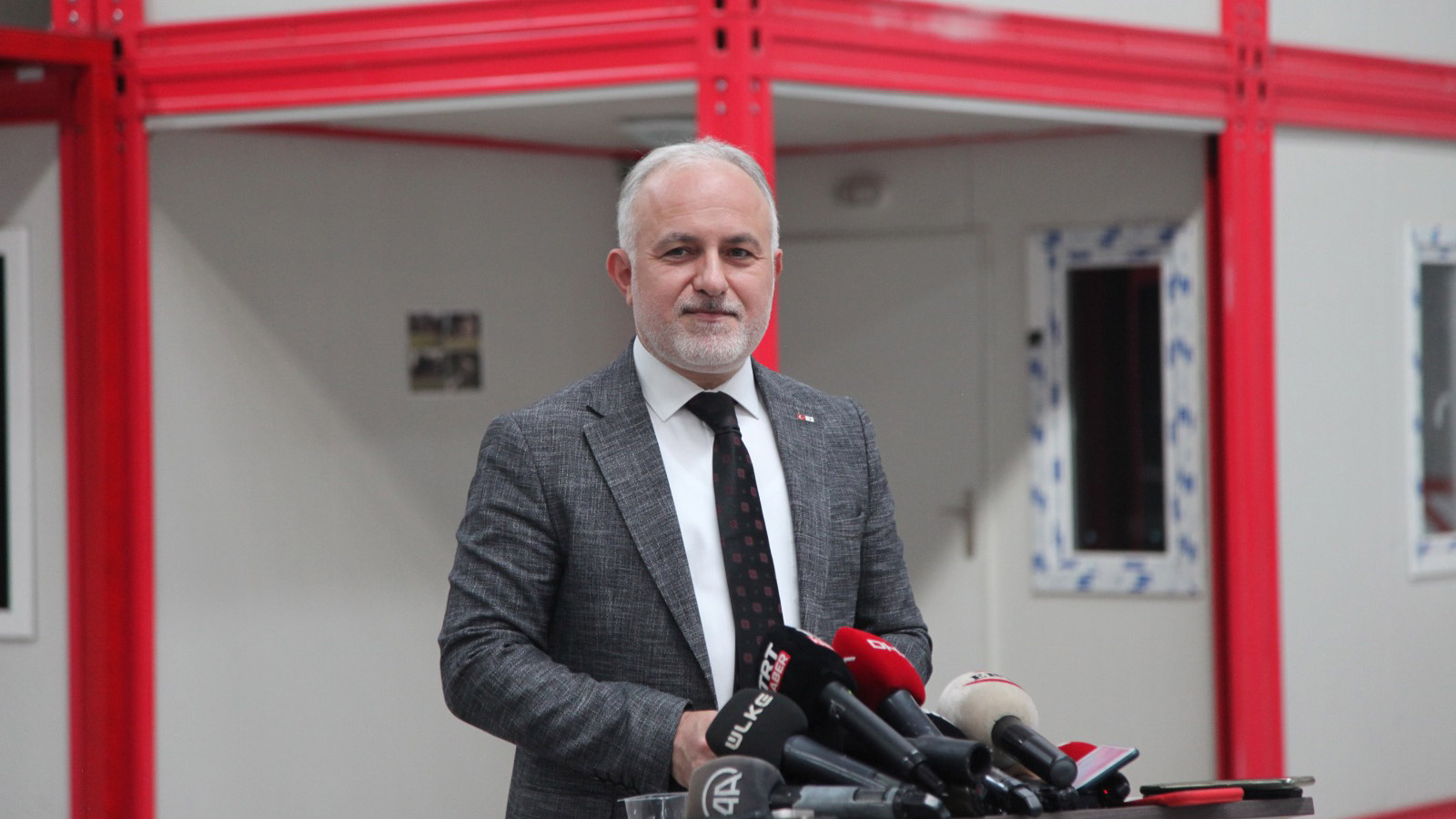 Ukrayna'da barınma sistemleri kuruyoruz