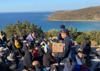 Urla'da 107 kaçak göçmen ile 11 organizatör yakalandı