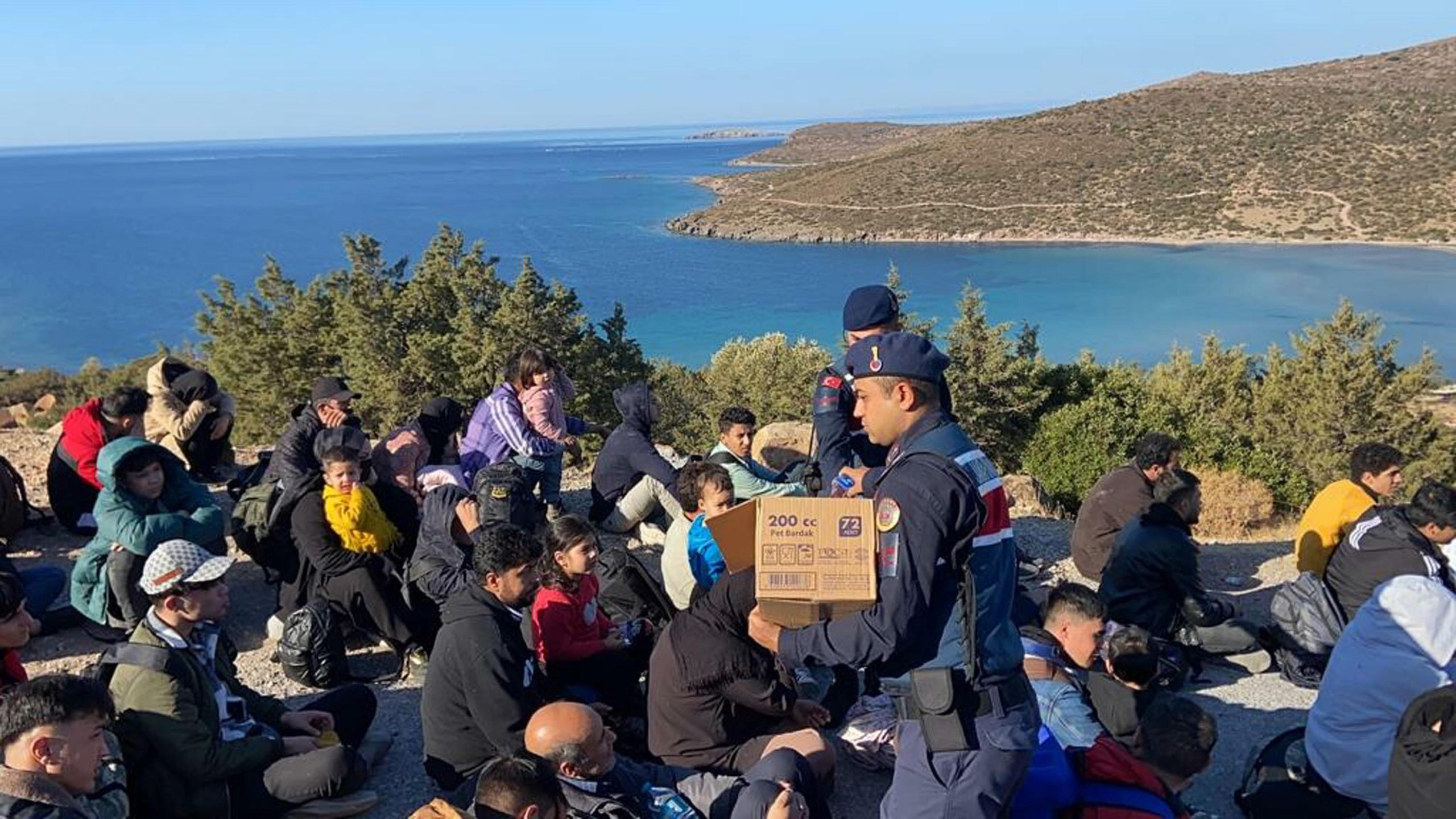 Urla'da 107 kaçak göçmen ile 11 organizatör yakalandı