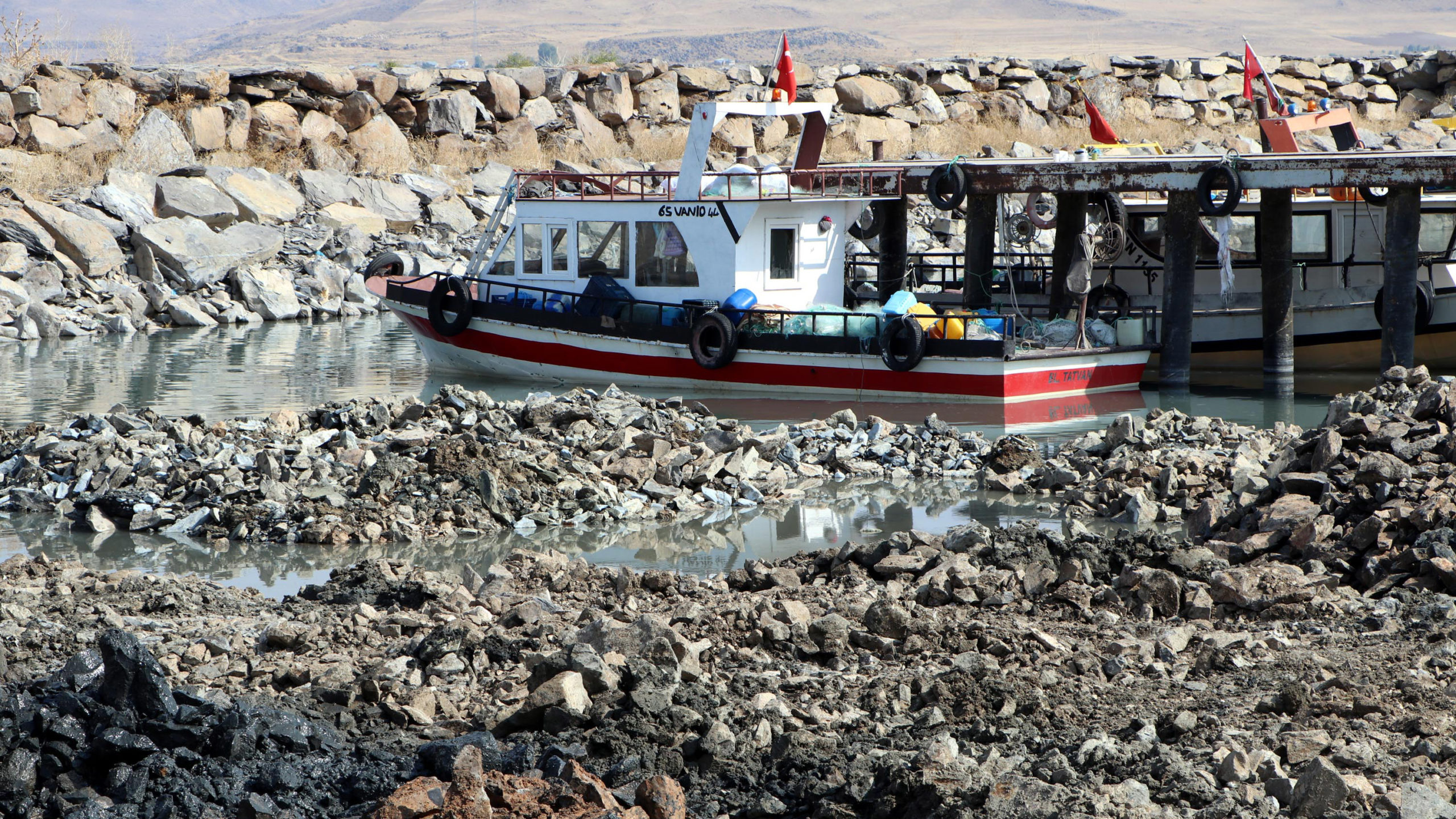 Van Gölü'ndeki balıkçı barınakları onarılacak
