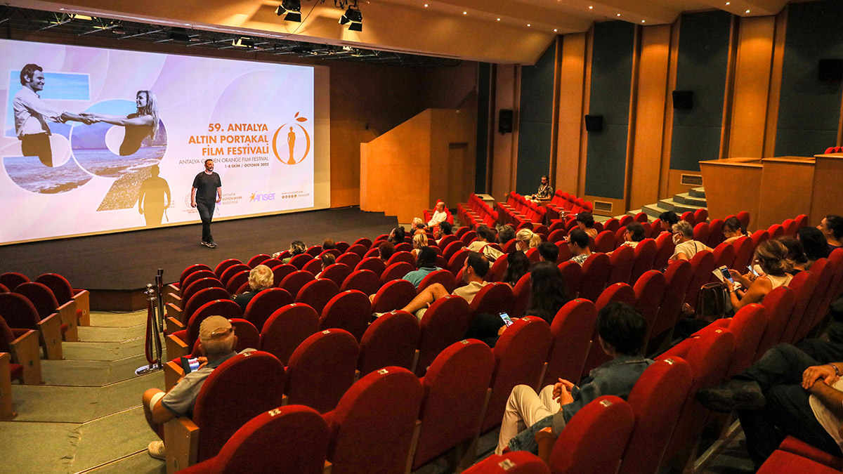 Varto depreminin bıraktığı izler Altın Portakal'da