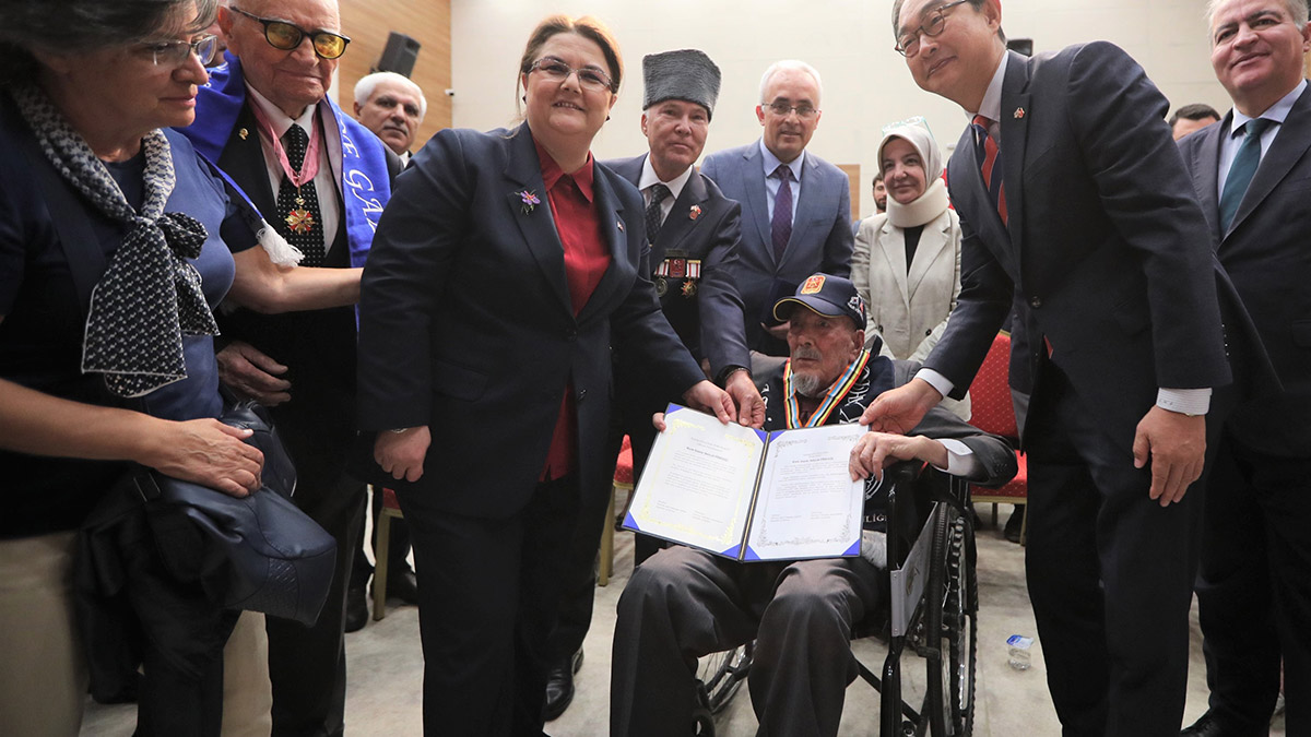 Yanık'tan Gazi Selçuk Fidegül'e Barış Madalyası