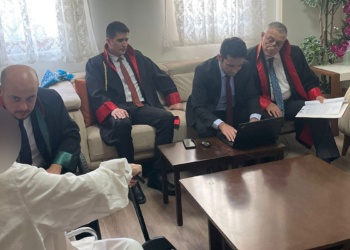 Yaşlılar için mahkeme heyeti huzurevine geldi