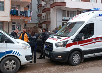 Yataktan düştüğü öne sürülen 6 aylık bebek öldü