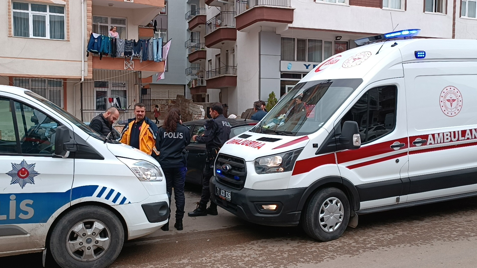 Yataktan düştüğü öne sürülen 6 aylık bebek öldü