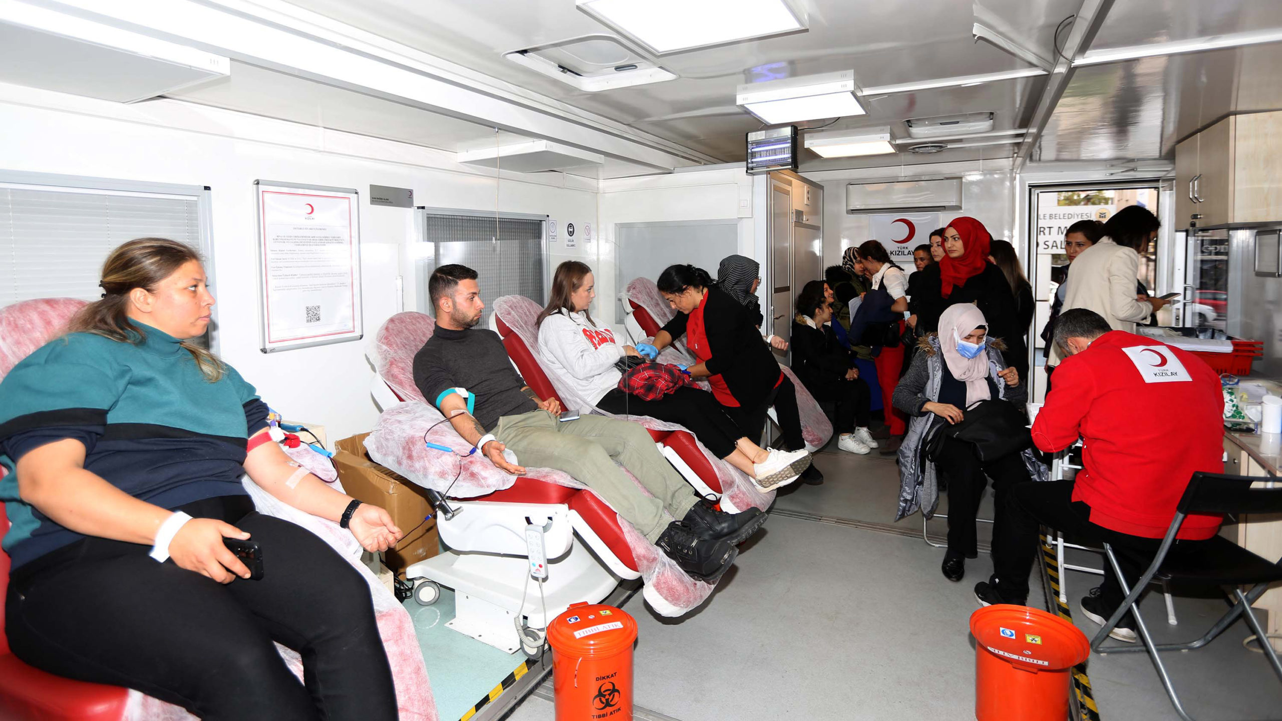 Yenimahalle Belediyesi'nden Türk Kızılayı'na destek