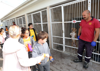 Yenimahalle Hayvan Barınağı'na öğrencilerden ziyaret