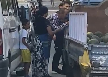 Zabıta ekipleri seyyar satıcıya tokat attı