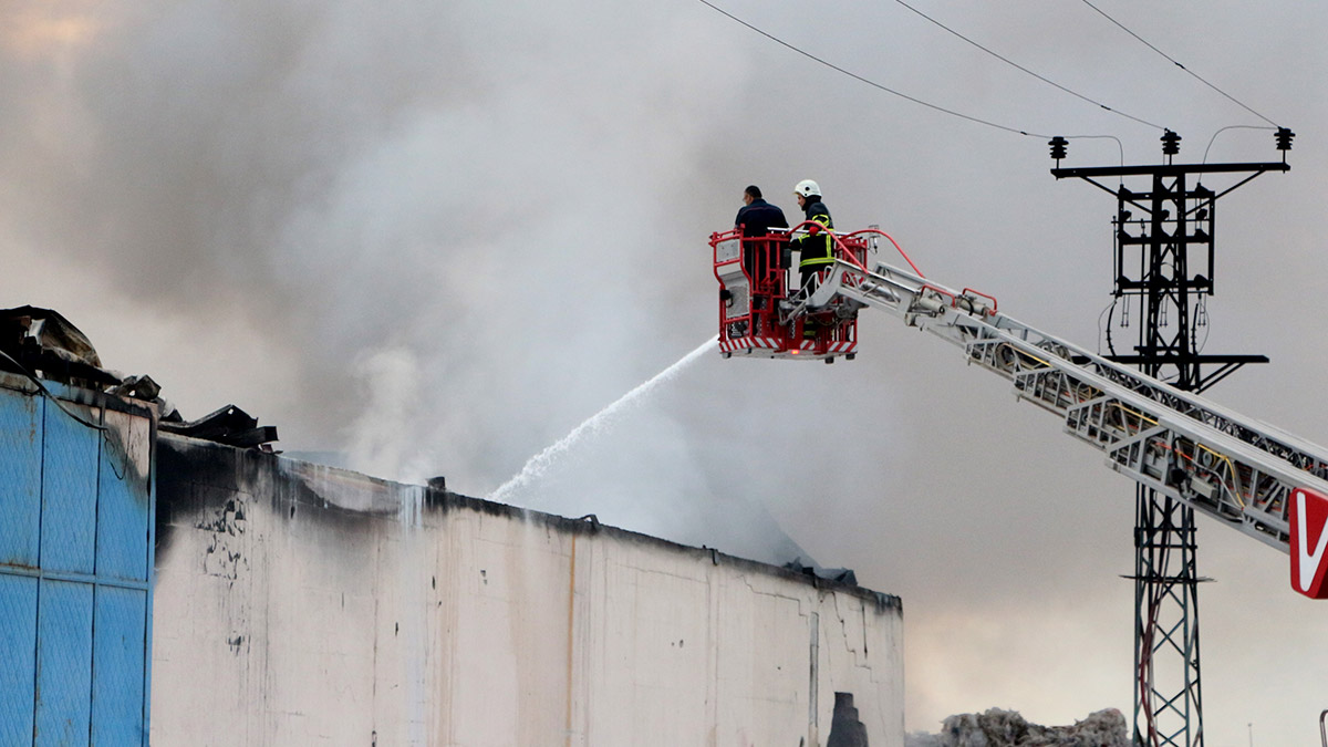 Adana'da alüminyum fabrikasında yangın