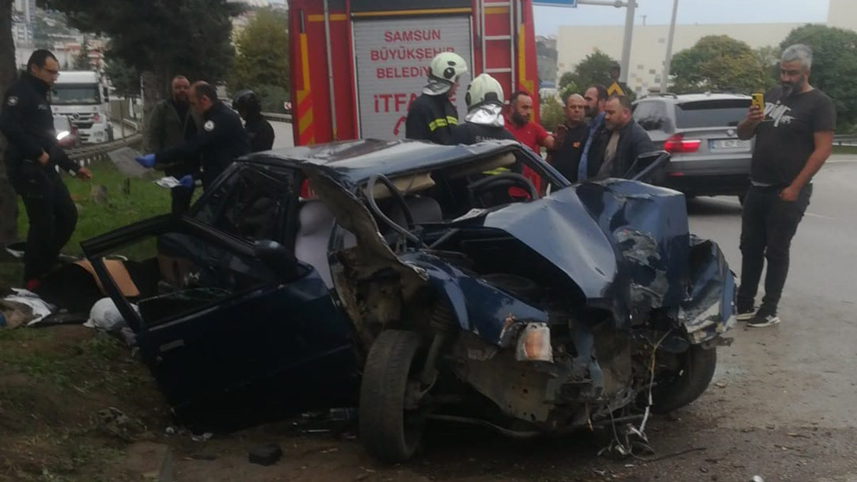 Ağaca çarpan otomobil sürücüsü öldü