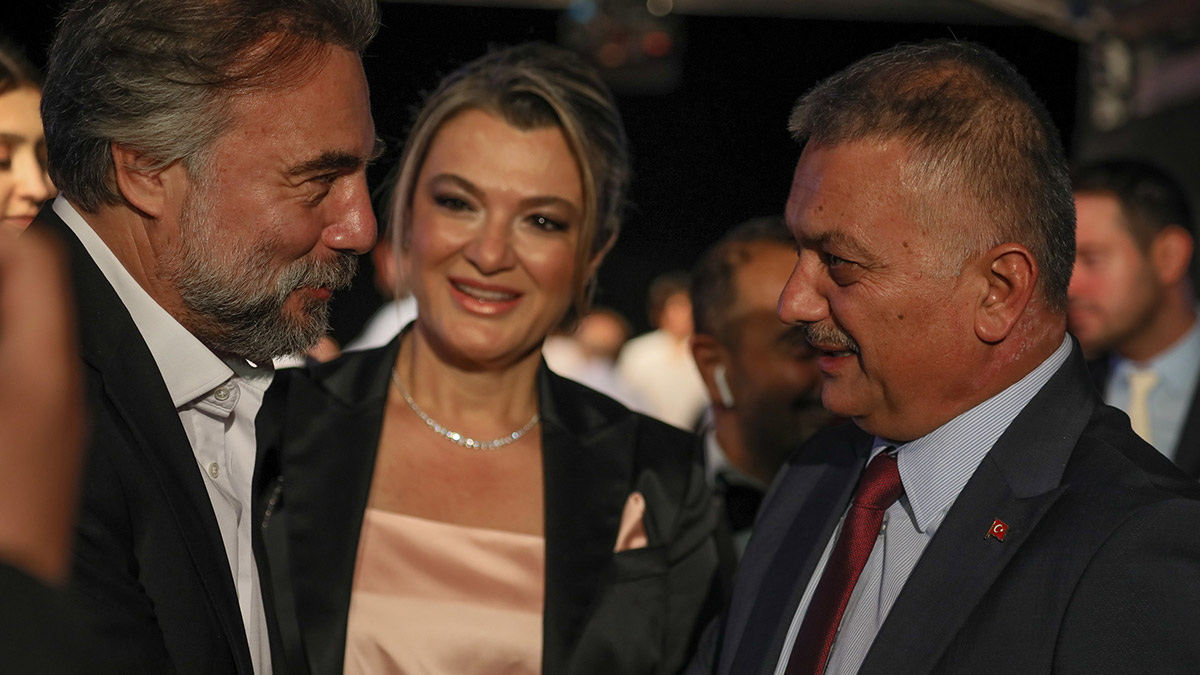 Bu yıl 59'uncusu düzenlenen Antalya Altın Portakal Film Festivali'nin açılışı gerçekleştirildi. Açılış töreni öncesinde katılımcıların yürüdüğü kırmızı halıda şıklık yarışı yaşandı.