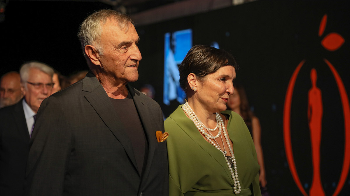 Bu yıl 59'uncusu düzenlenen Antalya Altın Portakal Film Festivali'nin açılışı gerçekleştirildi. Açılış töreni öncesinde katılımcıların yürüdüğü kırmızı halıda şıklık yarışı yaşandı.