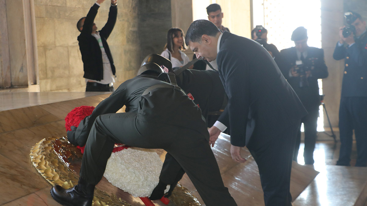 Ankara'nın başkent ilan edilişinin 99'uncu yılı, Anıtkabir ve 1'inci TBMM binasında (Kurtuluş Savaşı Müzesi) düzenlenen törenlerle kutlandı.