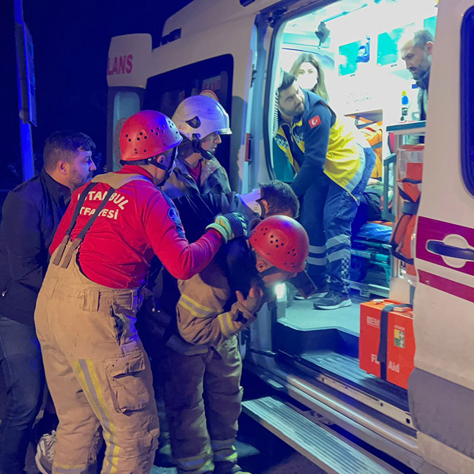 Arnavutköy'de kazada can pazarı; 2 ölü 7 yaralı