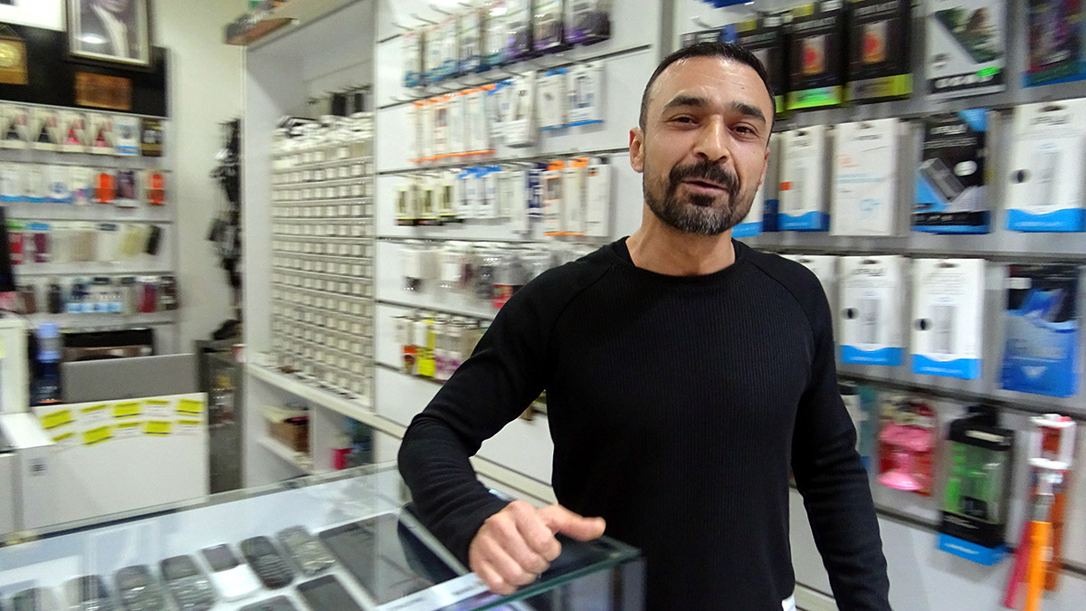 Telefon bayisinden 16 bin liralık cep telefonunu çaldı
