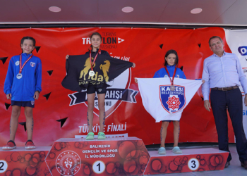 Ayvalık Triatlon Şampiyonası çekişmeli geçti