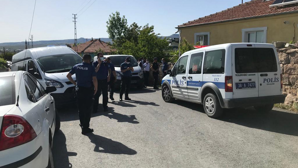 Kayseri’de baba-oğul cinayetinde tutuklu yargılanan 4 sanığa verilen 37,5'ar yıl hapis cezası ile 6 sanığa verilen beraat kararlarına iki tarafın avukatları da itiraz etti.