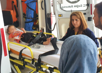Babasının traktörle çarptığı Lilaz ağır yaralandı