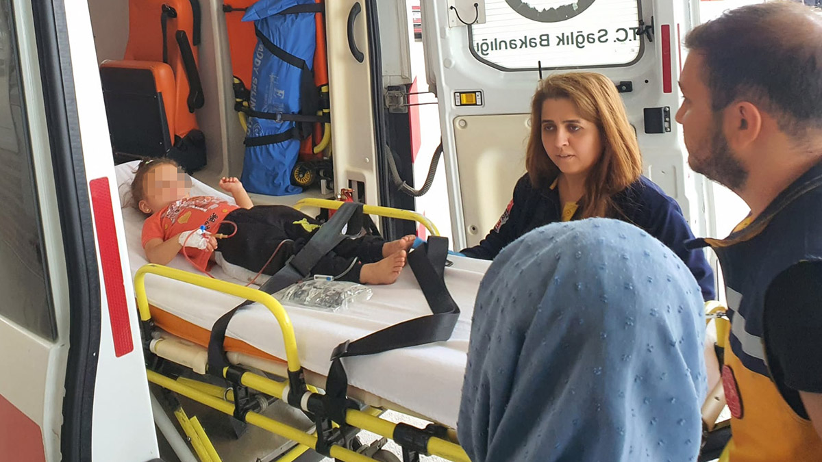 Babasının traktörle çarptığı Lilaz ağır yaralandı