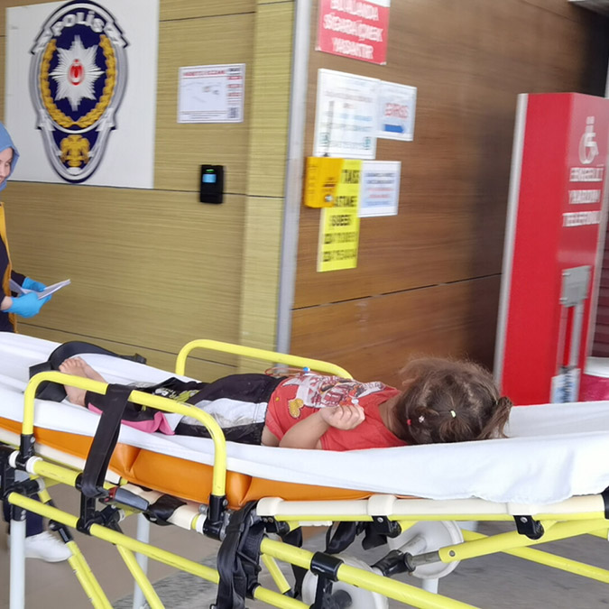 Babasının traktörle çarptığı Lilaz ağır yaralandı