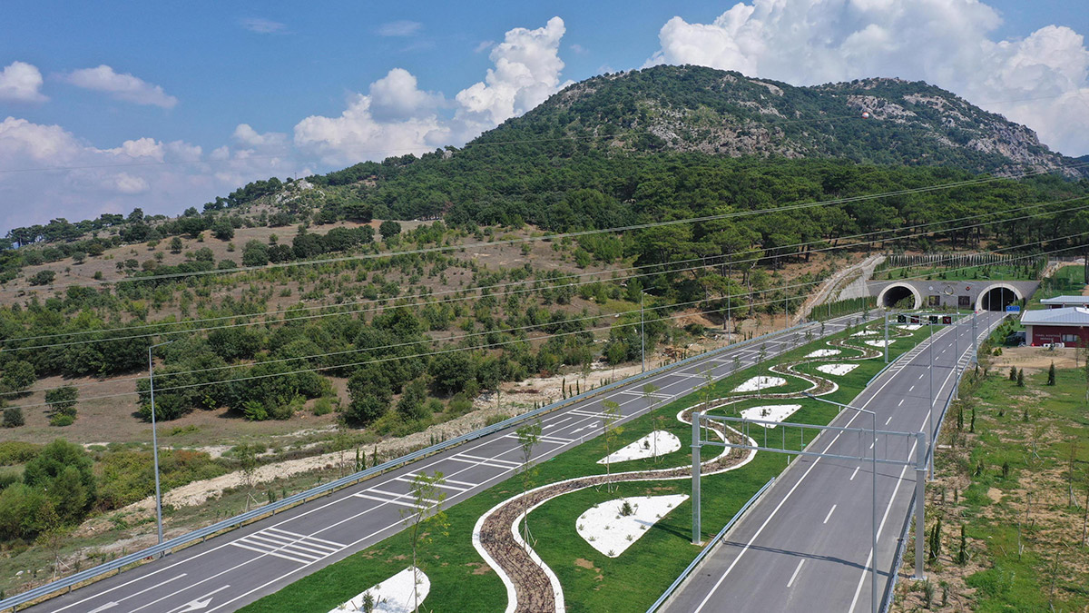 Assos ve Troya tünellerinden, 1 haftada 53 bin araç geçti