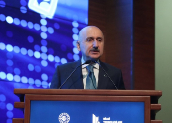Cep telefonuyla konuşma süresi aylık ortalama 560 dakika
