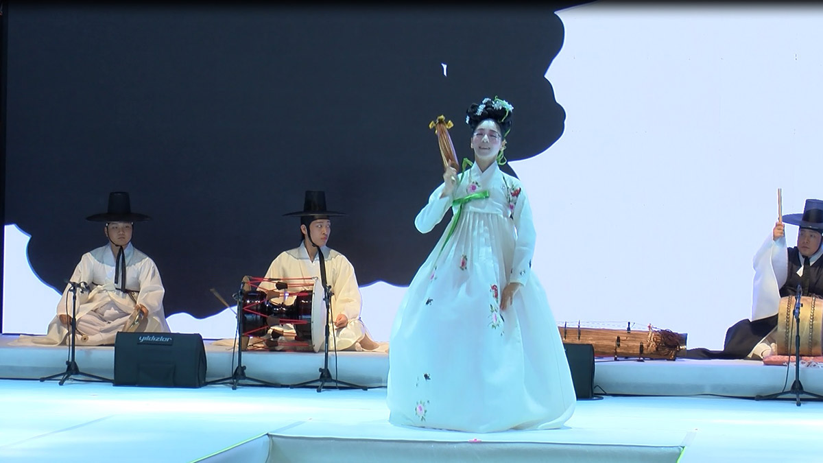 Kore Cumhuriyeti'nin Milli Günü dolayısıyla düzenlenen etkinliğe katılan Ulaştırma ve Altyapı Bakanı Adil Karaismailoğlu, "İki ülke arasındaki iş birliğinin güçleneceğine inancımız tamdır" dedi.