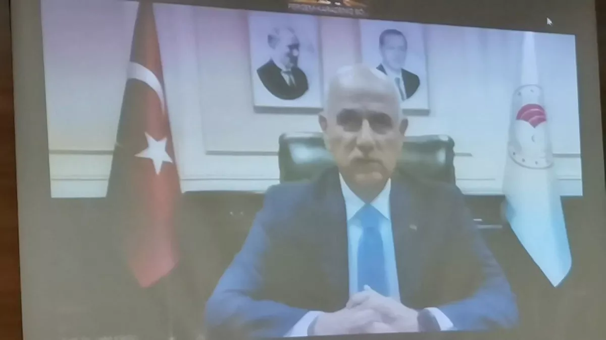 Tarım ve orman bakanı vahit kirişci, '7 i̇klim 7 bölge' toplantısında, "sayın cumhurbaşkanımızın tüm dünyaya örnek olan diplomatik girişimleriyle oluşturduğumuz tahıl koridoru sayesinde diğer ülkelerin gıda krizlerini de çözmüş bulunduk. Bugün stratejik ürünlerde hiçbir sıkıntımız söz konusu değildir" dedi.