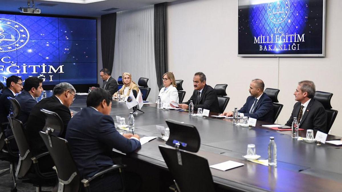 Mahmut Özer, arkeologları kabul etti