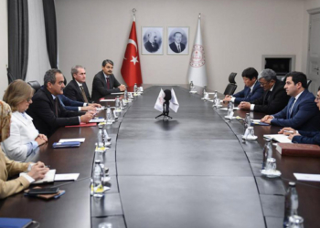 Mahmut Özer, arkeologları kabul etti