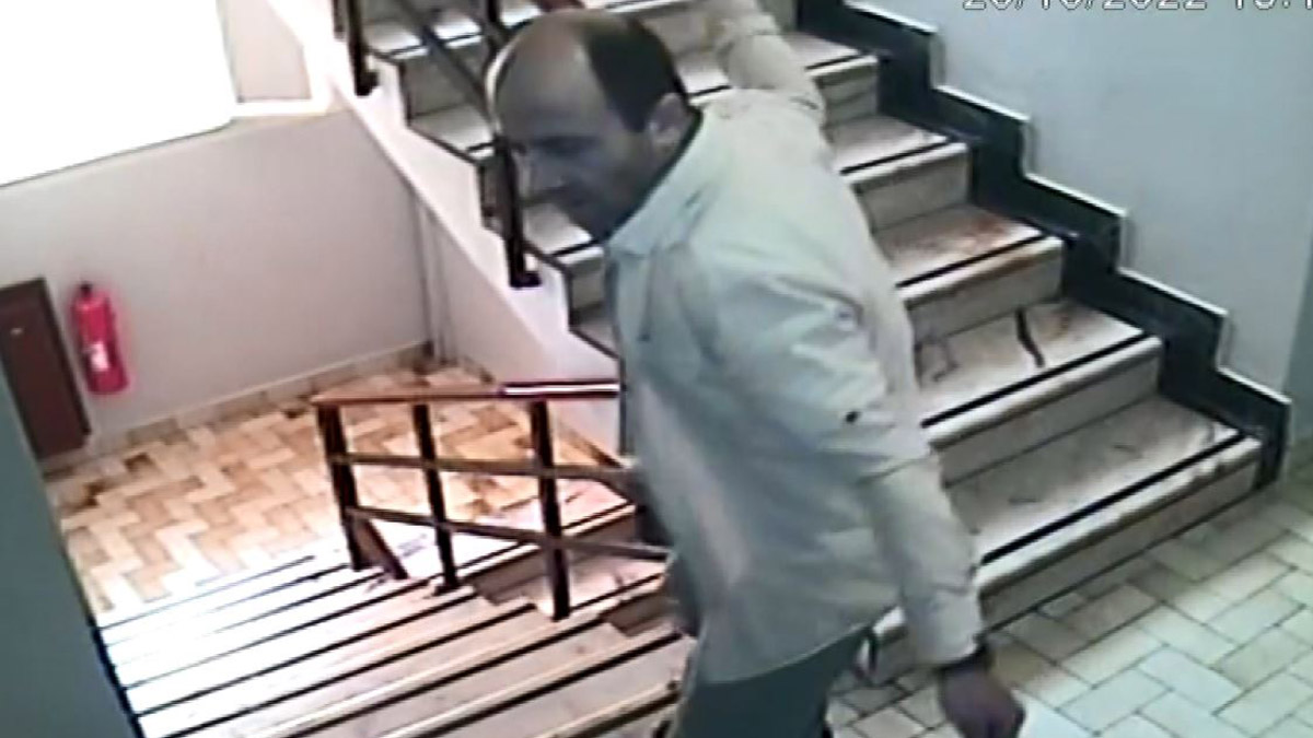 Bir elinde kılıç diğer elinde satırla meslektaşını tehdit etti