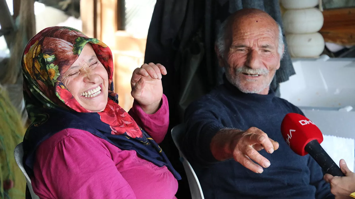 Trabzon'da, ömürlerinin 40 yılını birlikte geçiren zehra (64) ve engin (70) kuku çifti 20 senedir de 'vira bismillah' diyerek tekneleriyle  açıldıkları karadeniz'de balıkçılık yapıyor.