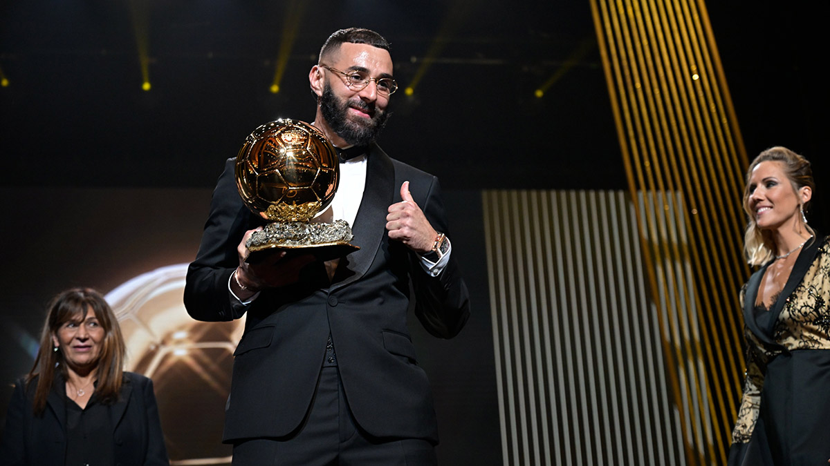 Karim Benzema 2022 Ballon d'Or ödülünün sahibi oldu