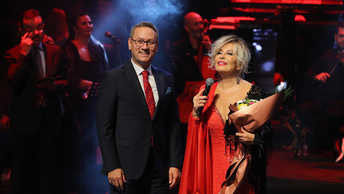 Kültür sanat sezonu Emel Sayın konseriyle başladı