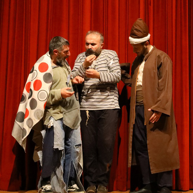 Ziyafet Sofrası oyunu ayakta alkışlandı