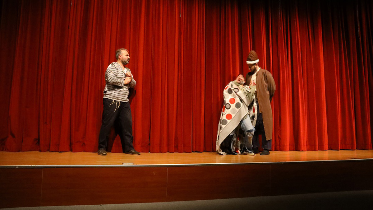 Ziyafet Sofrası oyunu ayakta alkışlandı