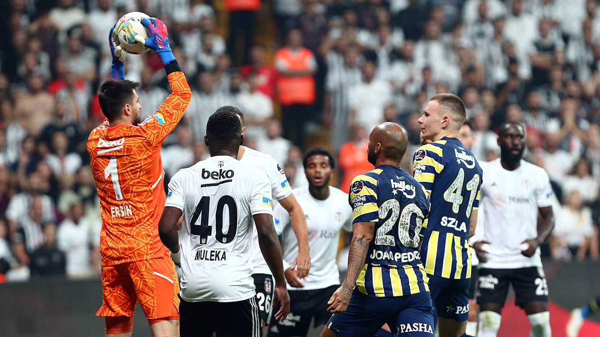 Valerien Ismael taraftarların hedefinde