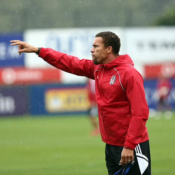 Ülkemiz futboluna yeni şeyler katacak gözüyle bakılan Valerian İsmael, herkesi hayal kırıklığına uğrattı.