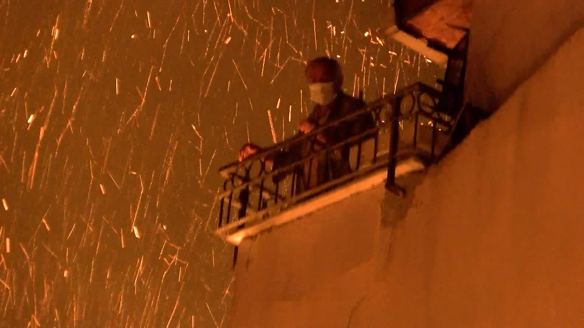 Beyoğlu'nda metruk binada yangın