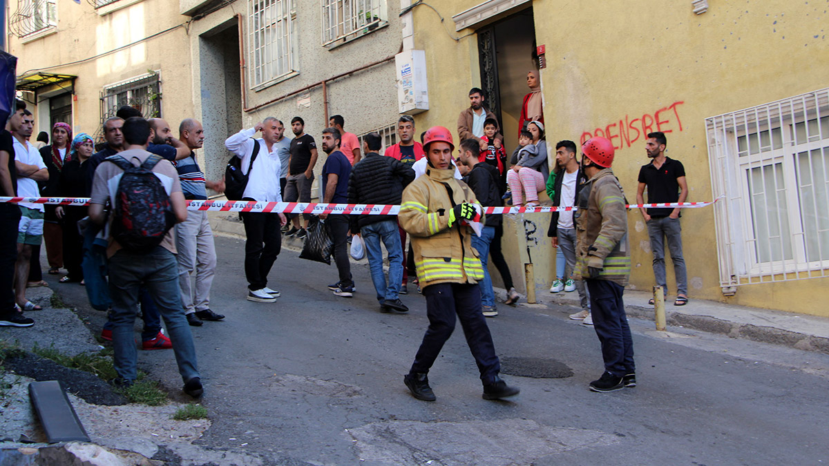 İki minibüs arasında kalan yaya ağır yaralandı