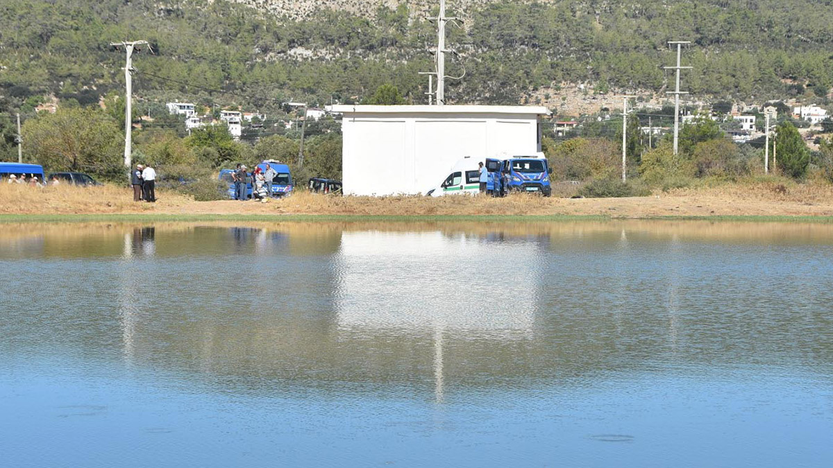 Muğla'nın Bodrum ilçesinde, hakkında önceki gün kayıp başvurusu yapılan Bodrum Belediyesi çalışanı Tolga Yabacı'nın (32) Sazköy Göleti'nde cansız bedenine ulaşıldı.