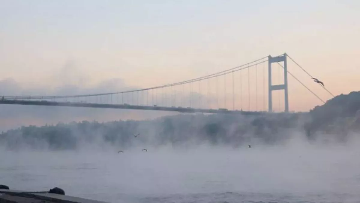 Boğaz trafiği yoğun sis nedeniyle askıya alındı