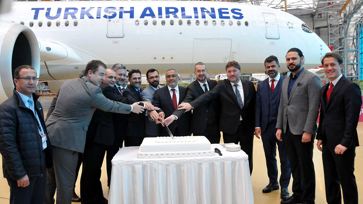 Türk Hava Yolları (THY) Yönetim Kurulu Başkanı Prof. Dr. Ahmet Bolat bu sene Türkiye'ye 14 milyar dolar döviz getirisinde bulunduklarını ifade ederken, şirketin 90'ıncı kuruluş yıl dönümü olan 2023 yılında 400 uçağı filosuna katacaklarını ve 1 milyarıncı yolcuyu taşıyacaklarını açıkladı.