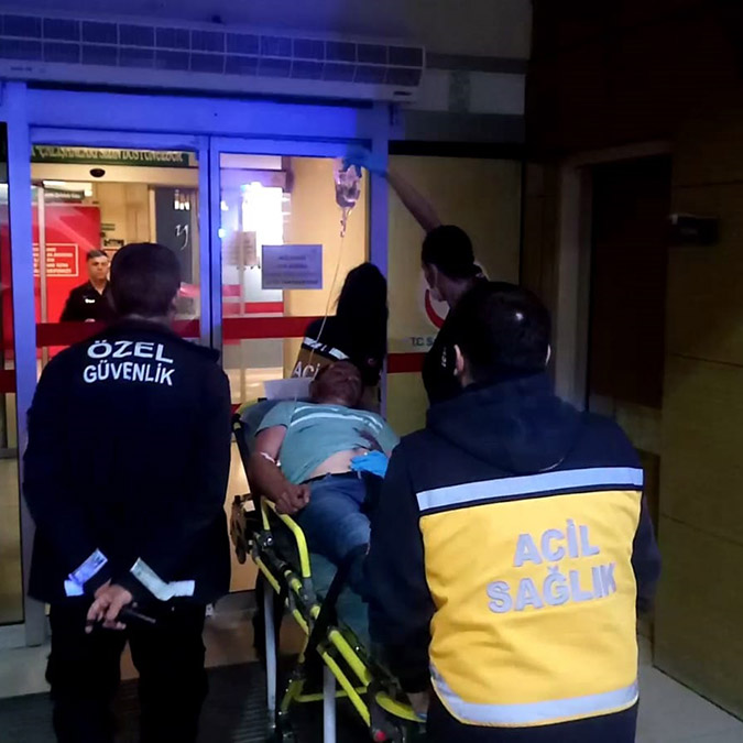 Eğlence mekanı çıkışı bıçaklı kavga