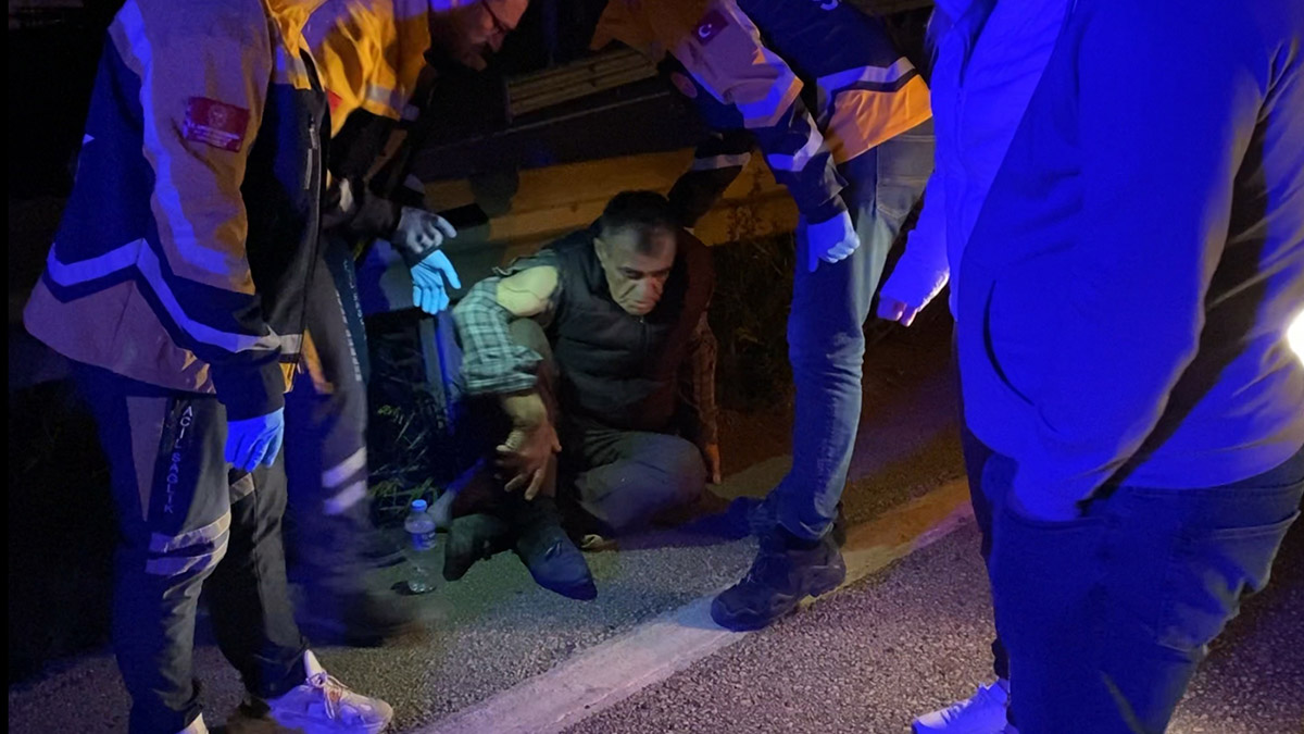 Kamyonun önünü kesen 4 kişi sürücüyü darbetti