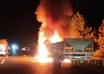 Bursa'da seyir halindeki TIR yandı