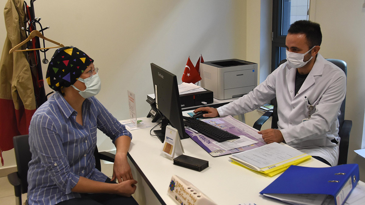 Sağlık taramasında birinci evre meme kanseri olduğunu öğrendi