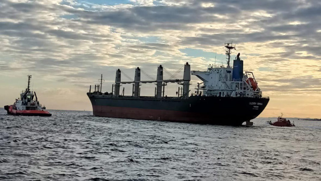 Bahama bayraklı yük gemisi Çanakkale'de demir attı