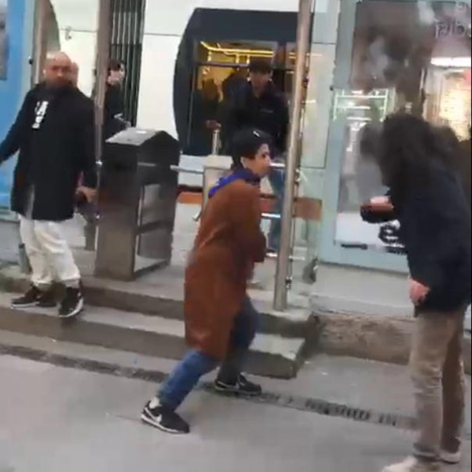 Eskişehir'de, elindeki çantasıyla çevredekilere saldırdığı için gözaltına alınan ve ifadesinin ardından serbest bırakılıp, hastanede tedaviye alınan Deniz Ö.'ye (37) bipolar teşhisi konuldu.