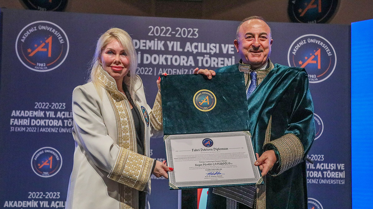 Dışişleri Bakanı Mevlüt Çavuşoğlu, "Avrupa sadece AB'den ibaret değildir. Büyük Avrupa'dan bahsediyoruz. Avrupa Konseyi, AGİT var" dedi.